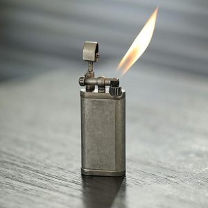 Lighter og røykeutstyr |  Originale Metall Vindbeskyttede Gasslightere Med Pipepressestang, Skrå Flamme, Gnist, Perfekt Som Gave. Lighter og røykeutstyr Lighter og røykeutstyr